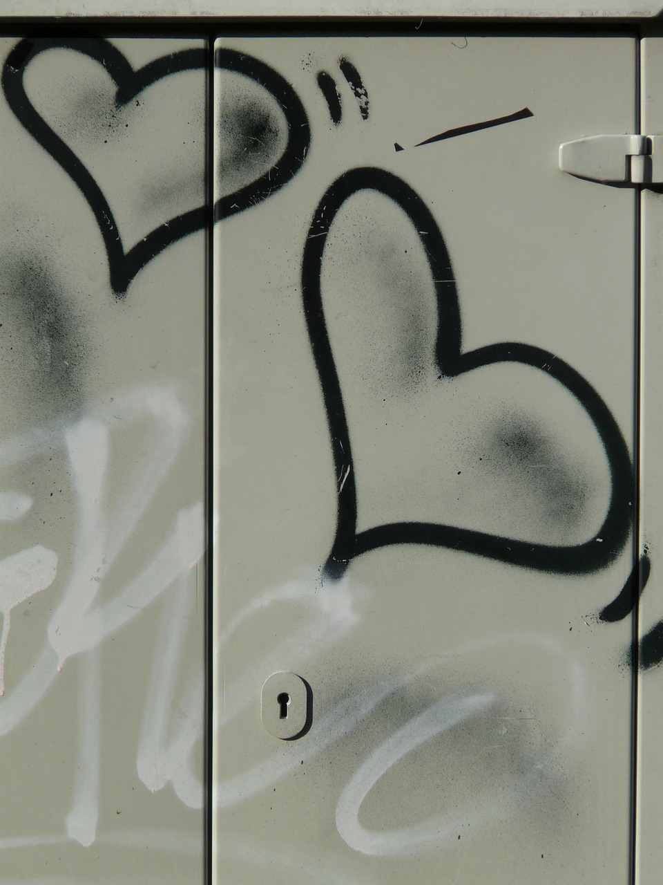 graffiti heart spray free photo
