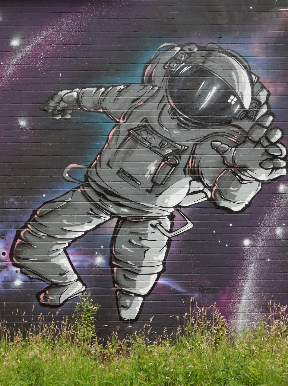 graffiti astronaut street art free photo