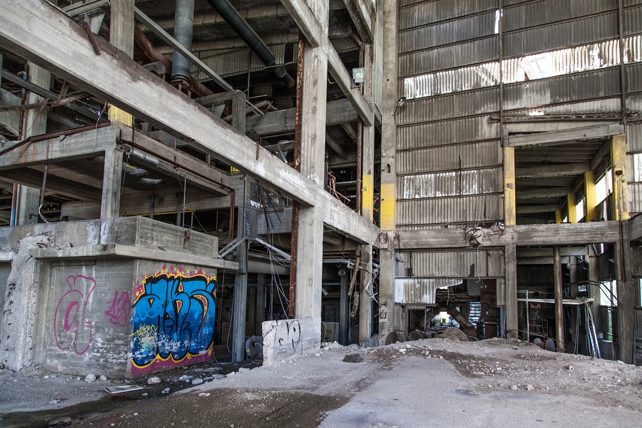 graffiti abandoned factory abandoned free photo
