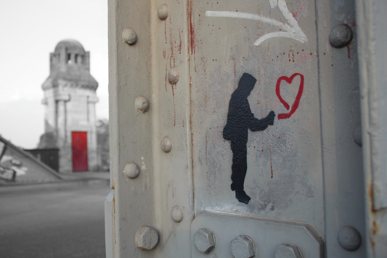 graffiti love heart free photo