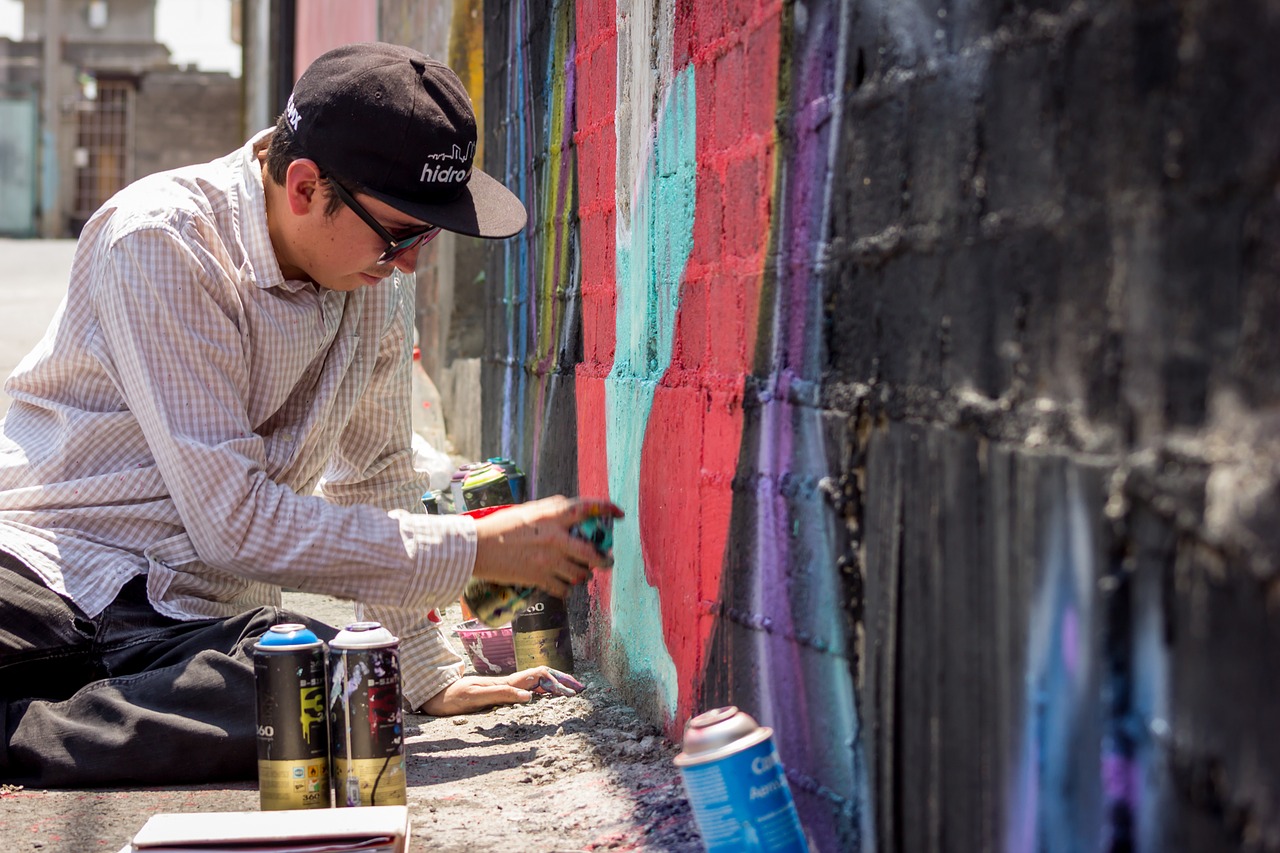 graffiti artist spraycan free photo