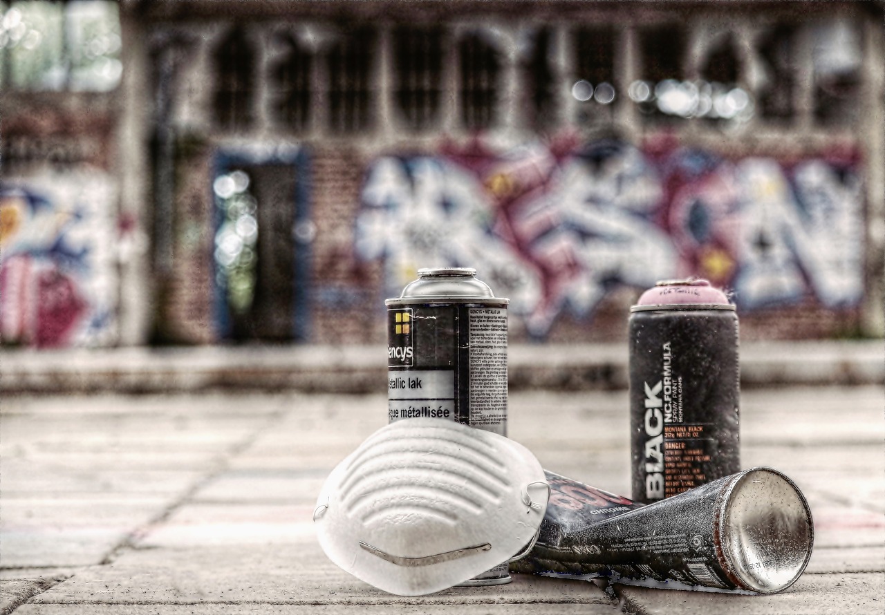 graffiti sprayer spray cans free photo