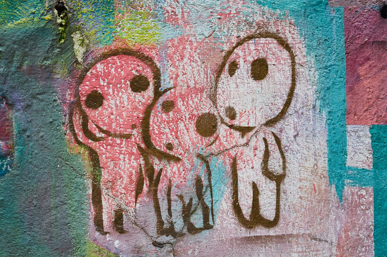 graffiti  alien  family free photo