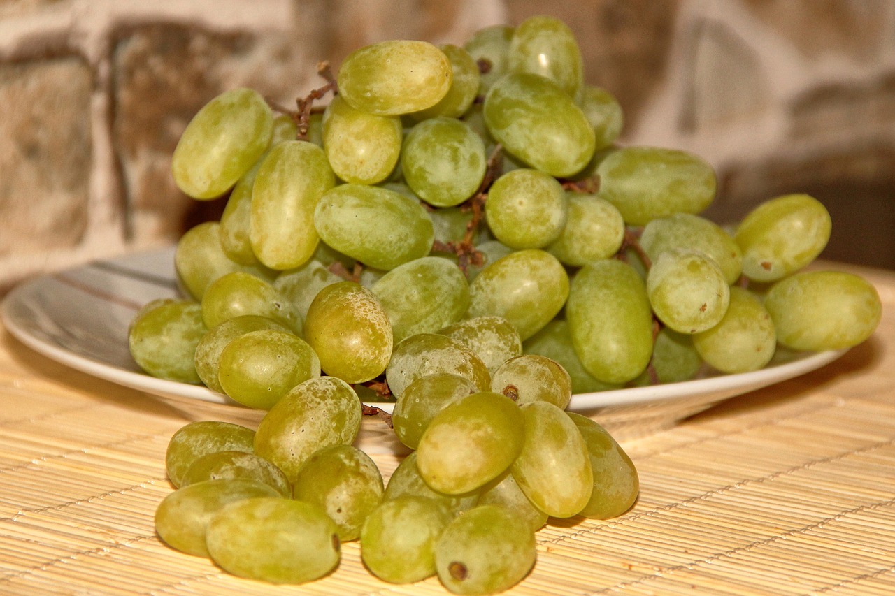 grapes green green grapes free photo