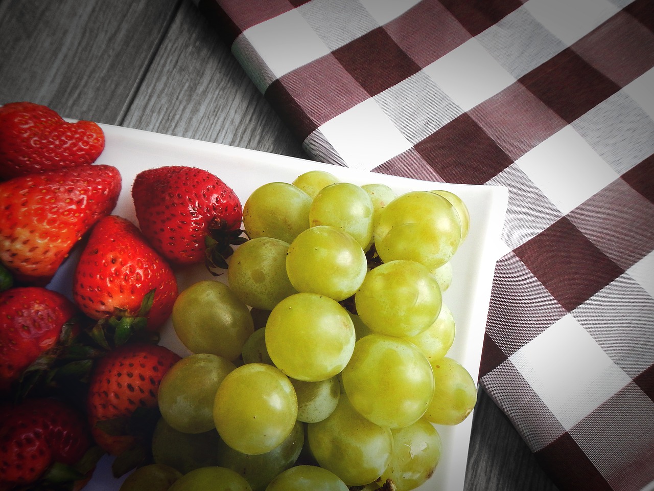 grapes strawberries fruit free photo