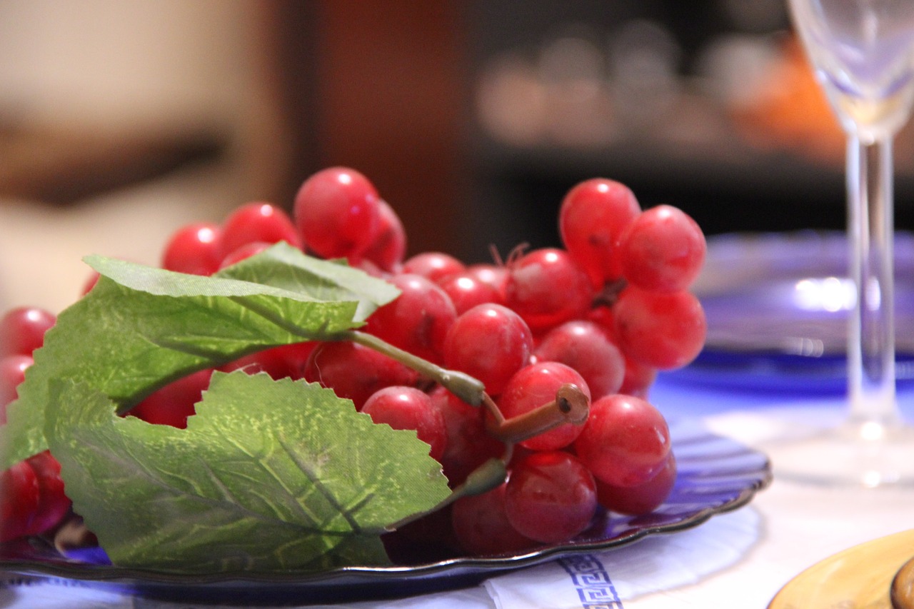 grapes dish fruit free photo