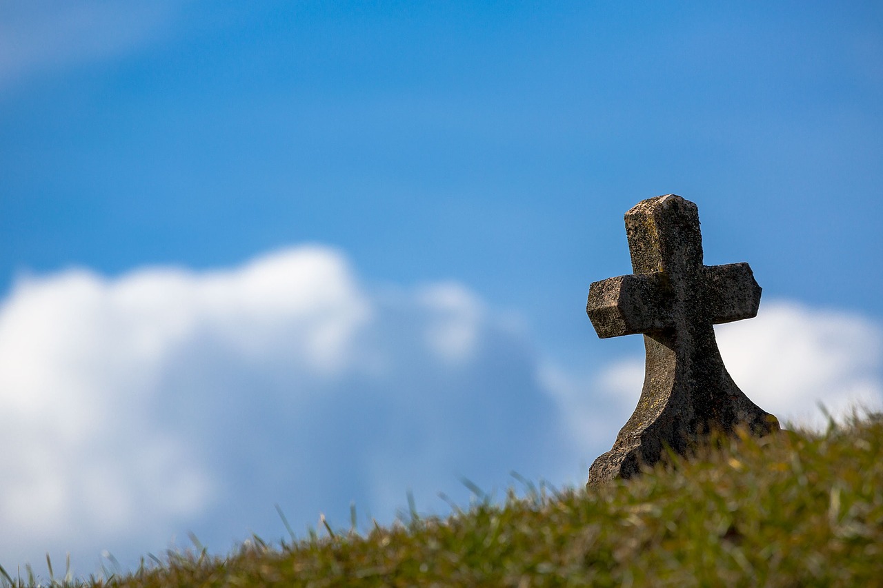 grave slovakia cloud free photo