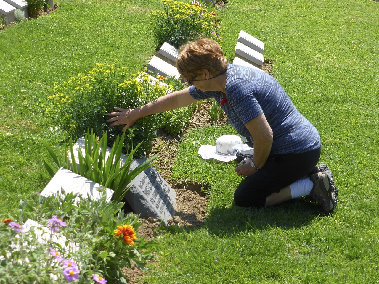 grave grieving cemetery free photo