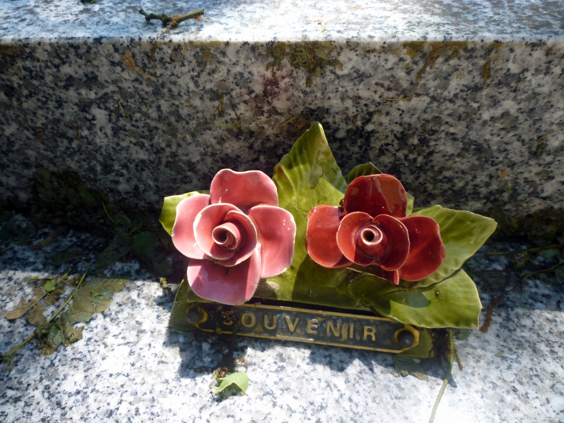 grave ceramic flowers souvenir free photo