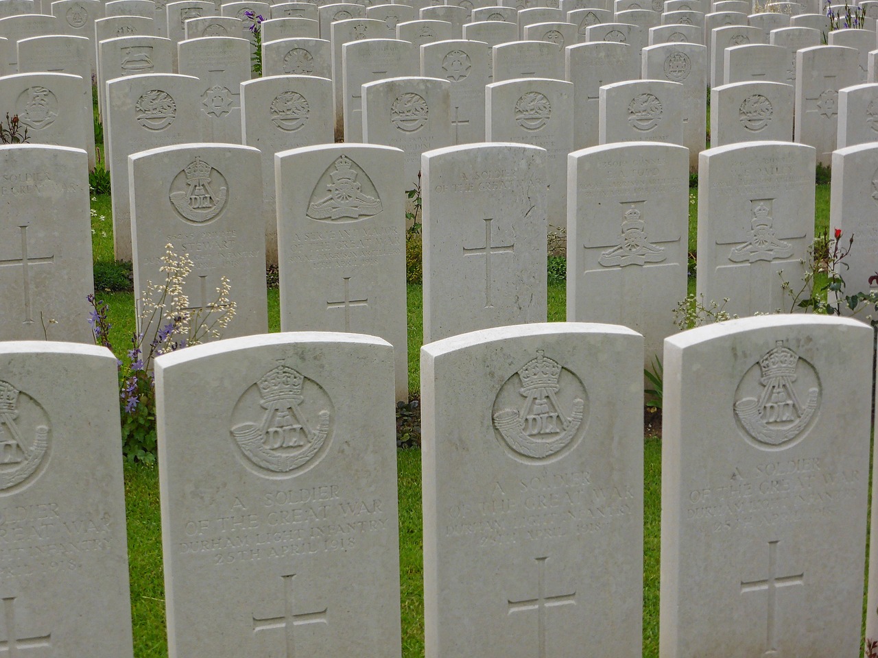 gravestones soldiers memorial free photo