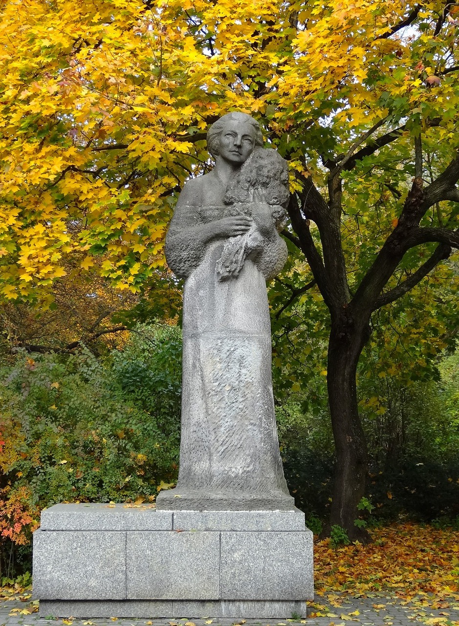 grazyna bacewicz monument statue free photo