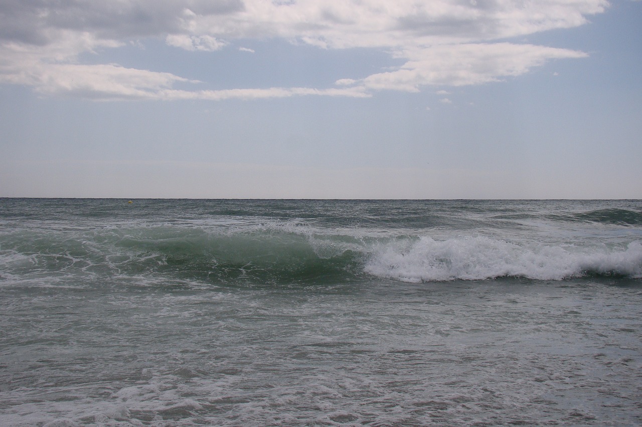 great waves cloud free photo