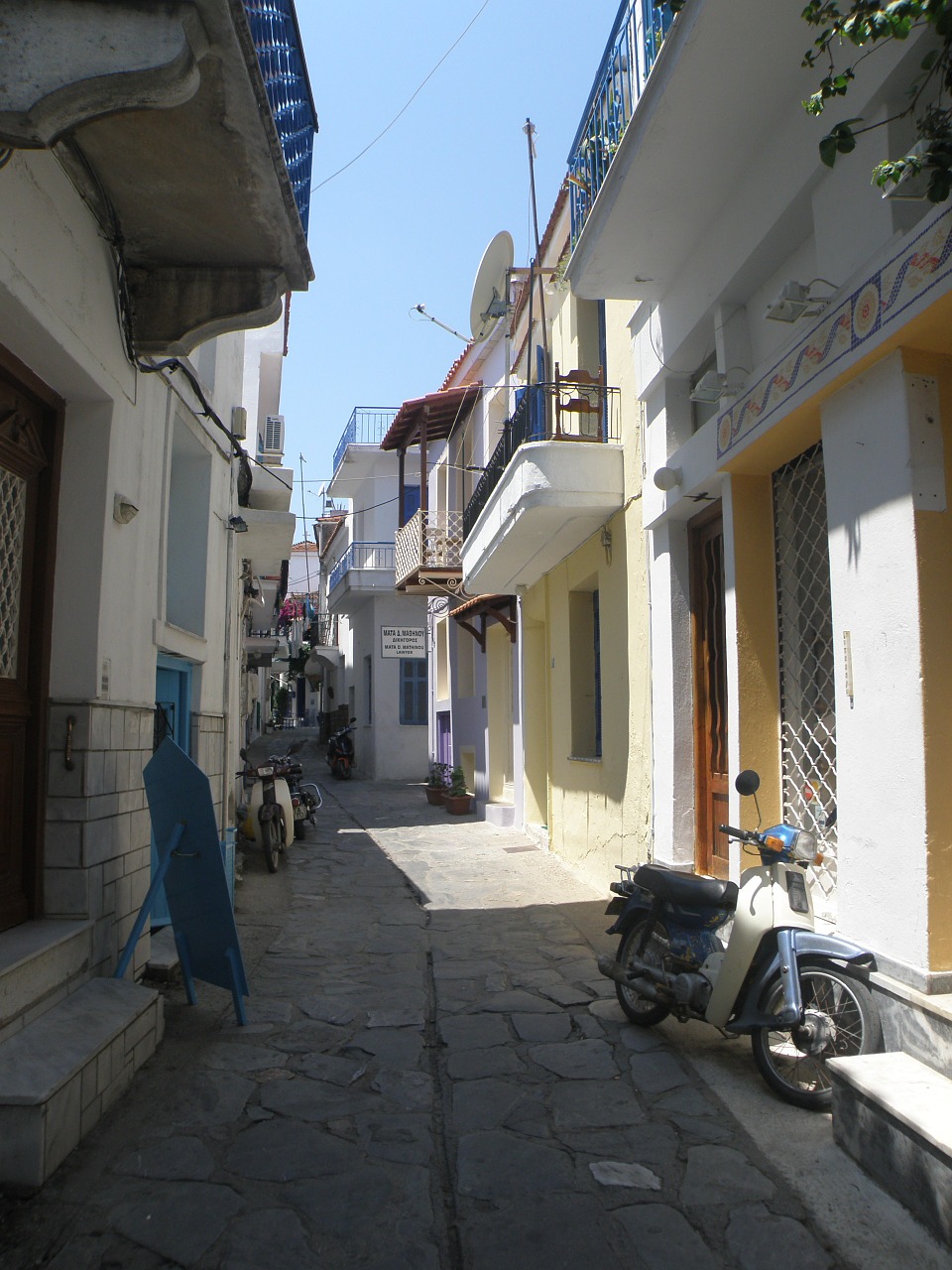 greece street houses free photo