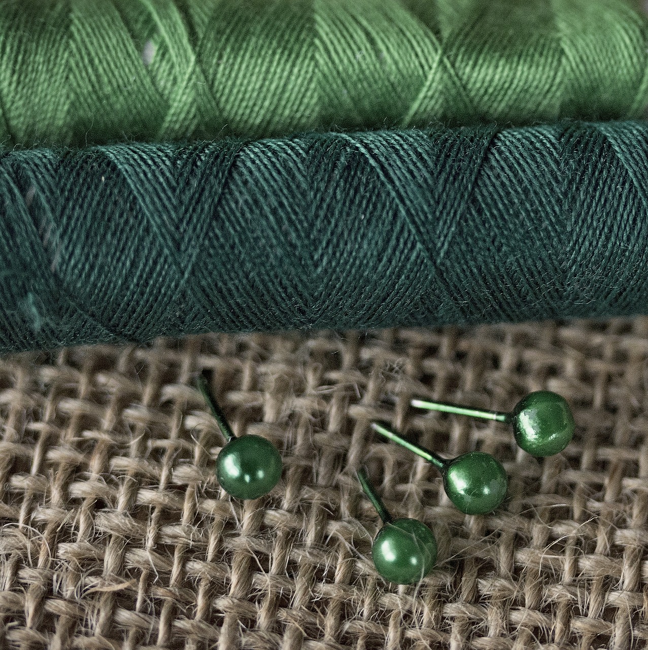 green threads sewing free photo