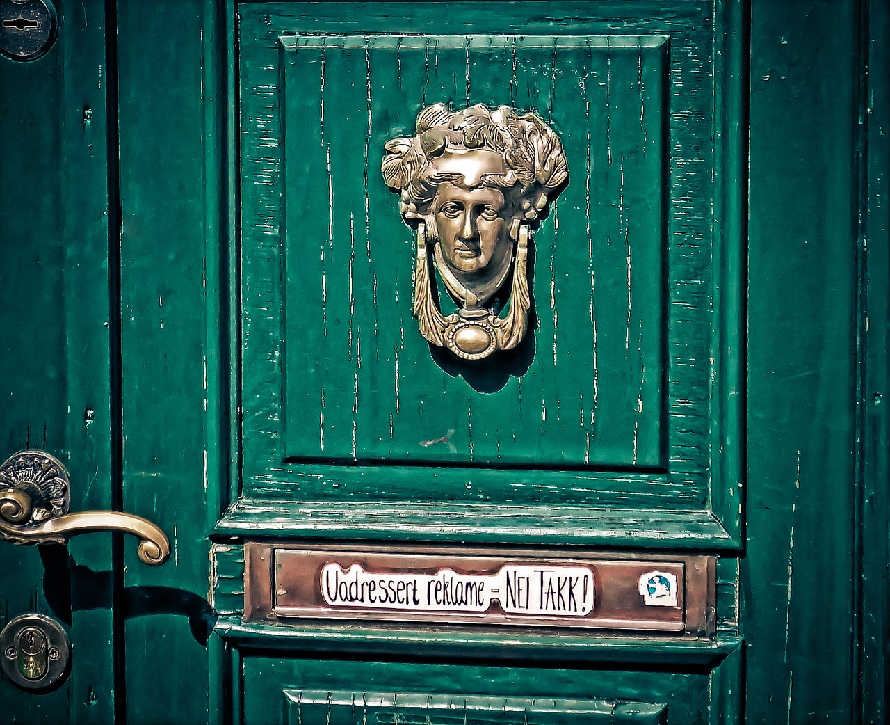 green door architecture free photo