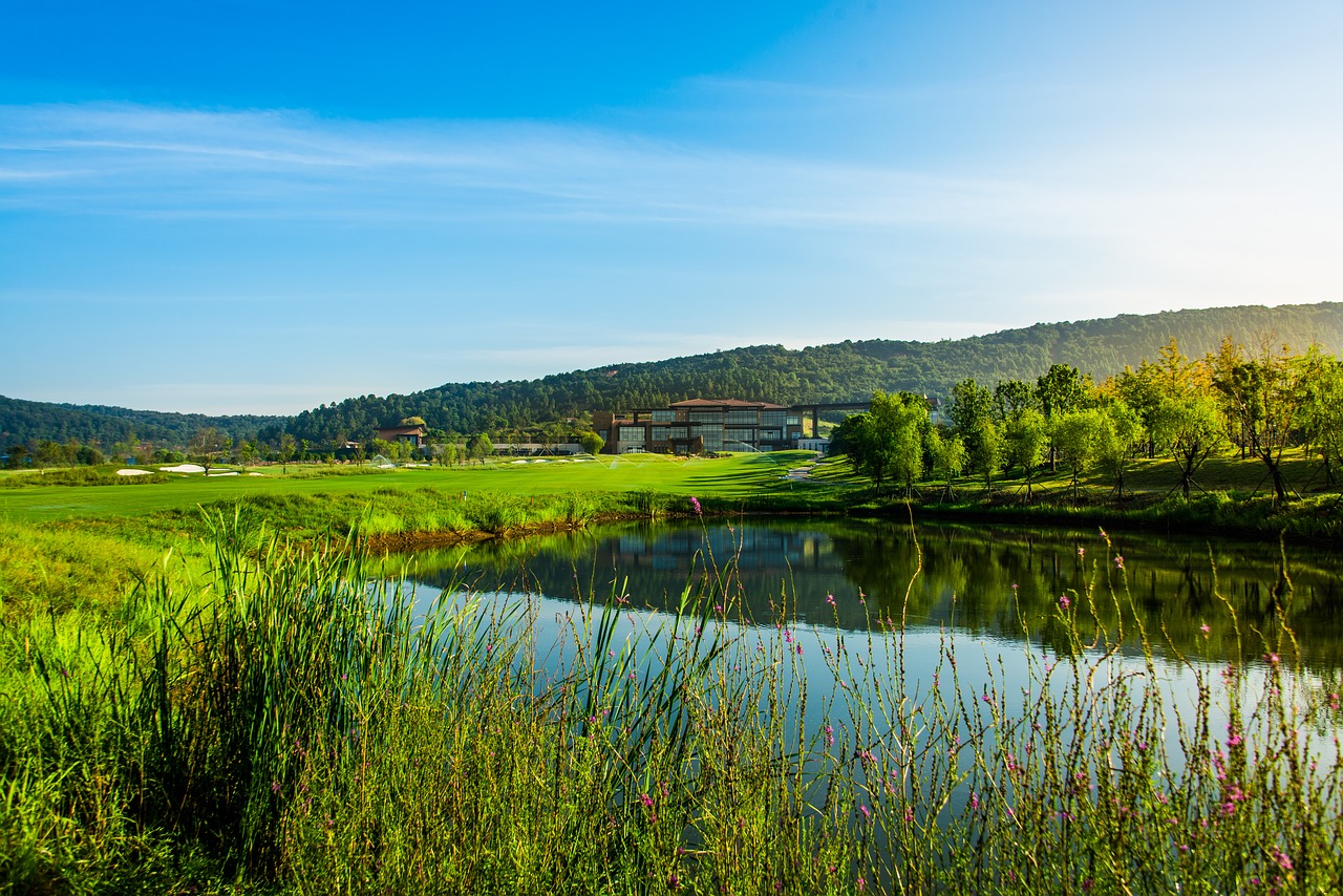 green golf blue sky free photo