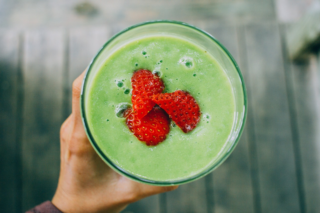 green smoothie strawberries free photo