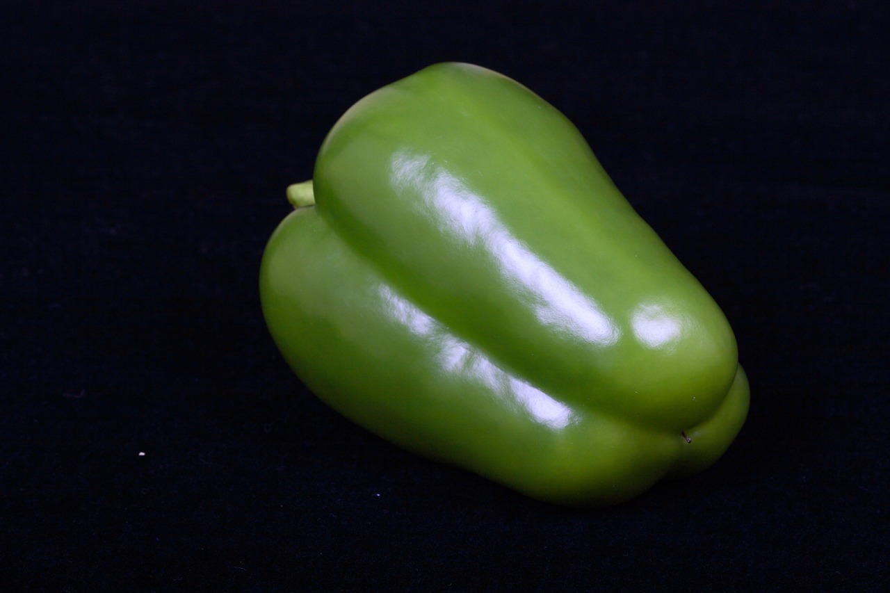 green sweet pepper vegetable free photo