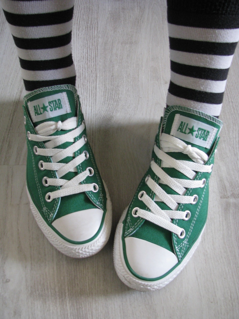 green all star converse free photo