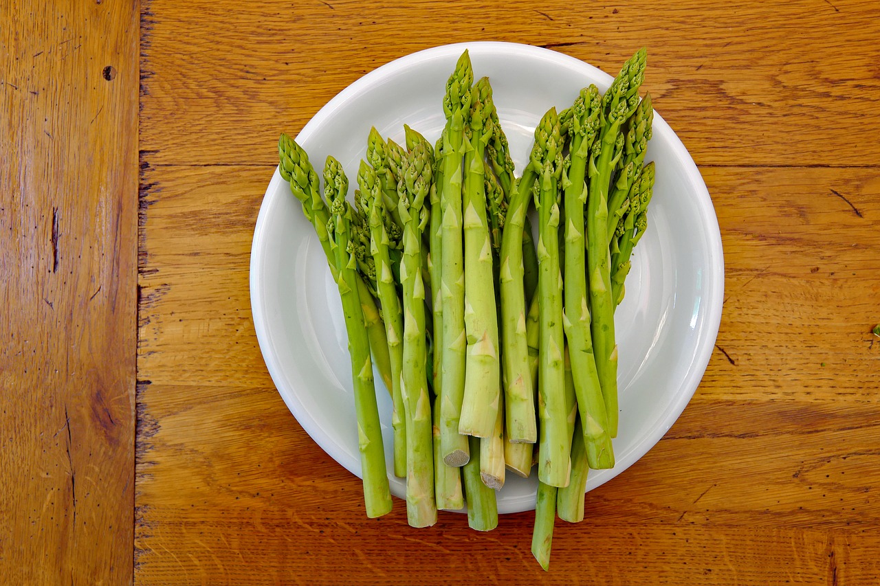 green asparagus  food  vegetables free photo