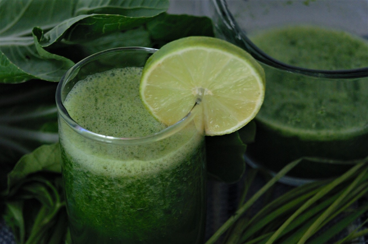 green juices  juice detoxing  chlorophyll free photo