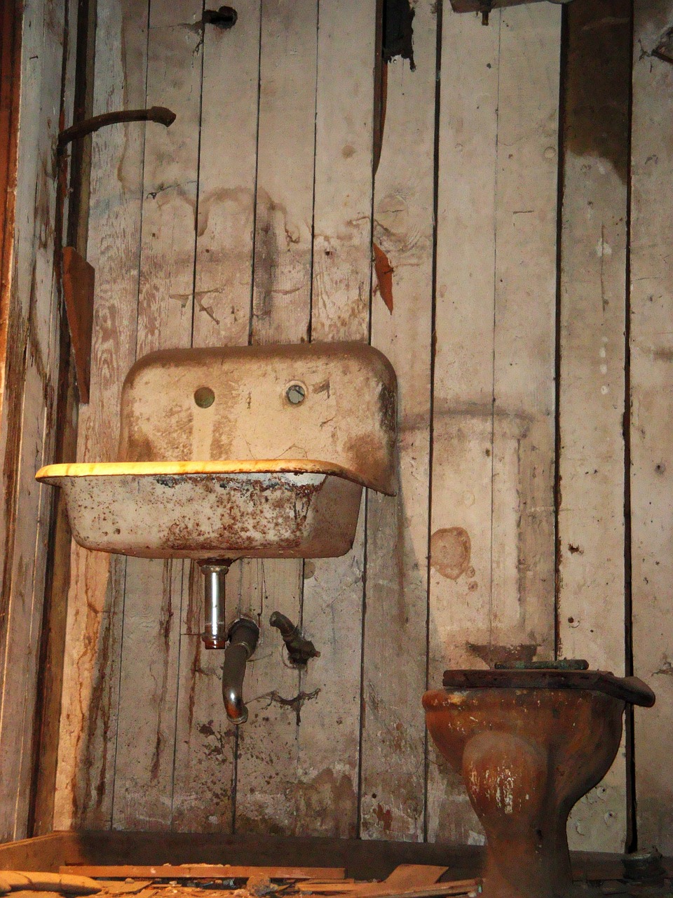 grunge toilet sink free photo