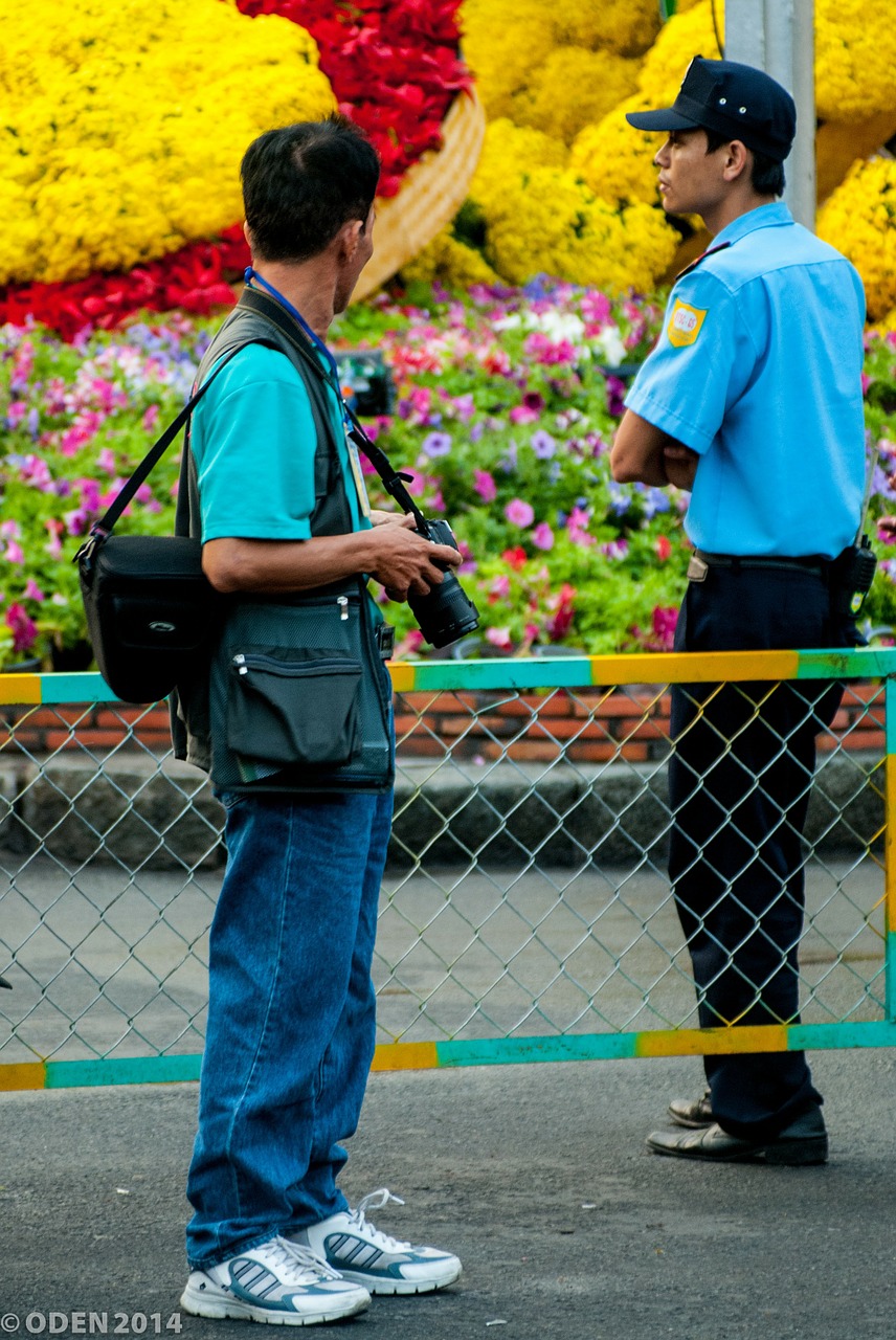 guard photographer flowers free photo