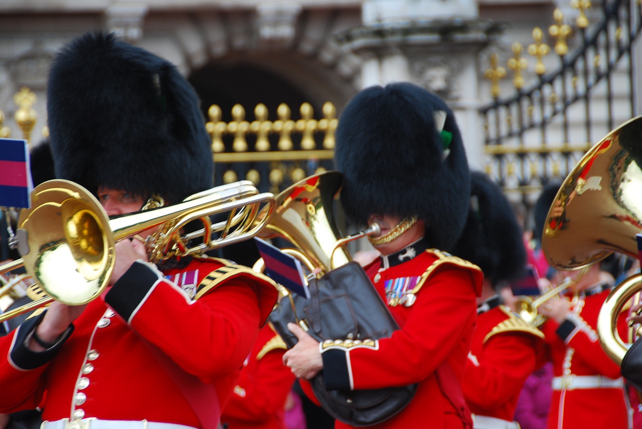 guard  london  buckingham palace free photo