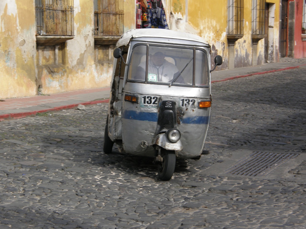 guatemala antigua street free photo