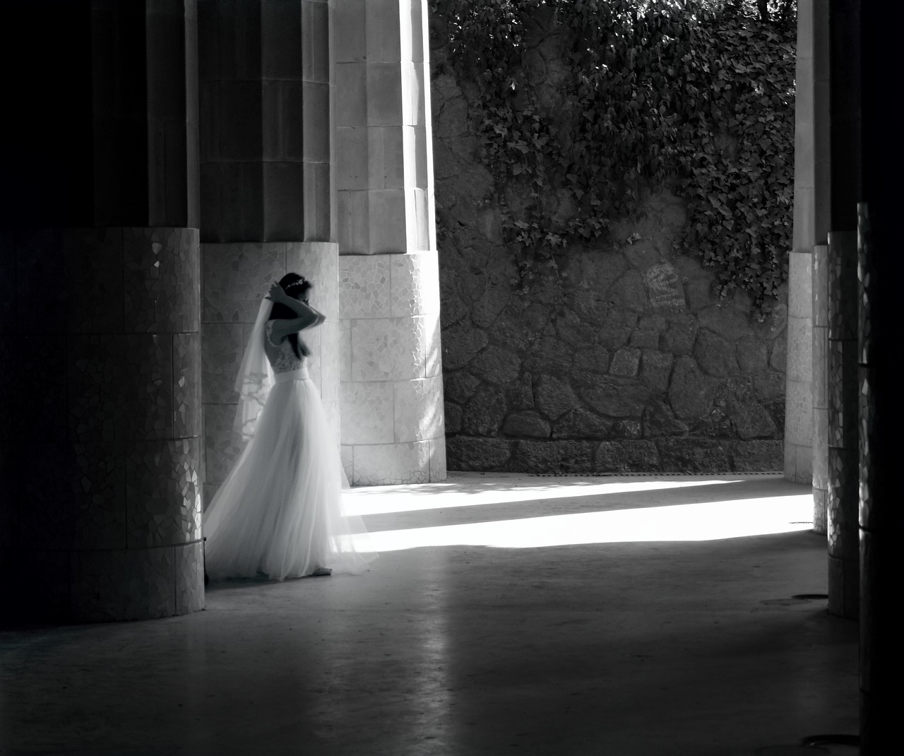 barcelona guell park wedding free photo