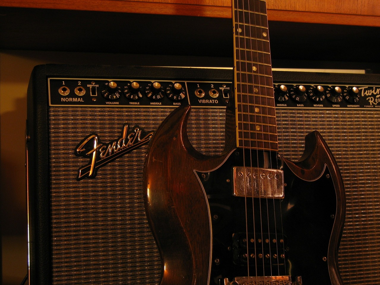 guitar amplifier desktop free photo