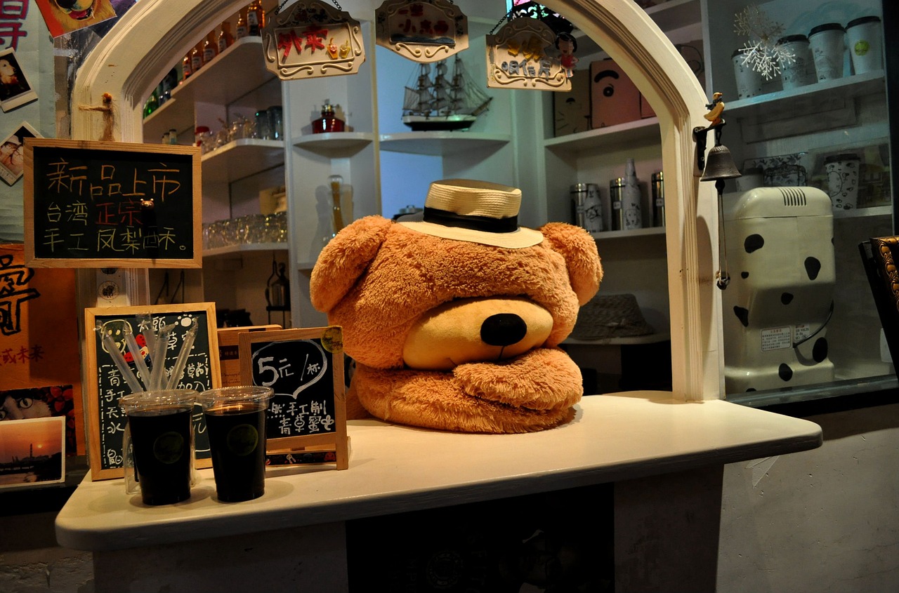 gulangyu island the bear tea shop free photo