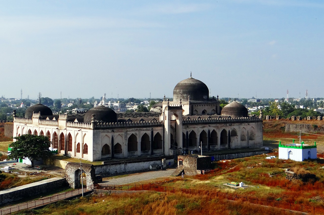 gulbarga fort jama masjid karnataka free photo