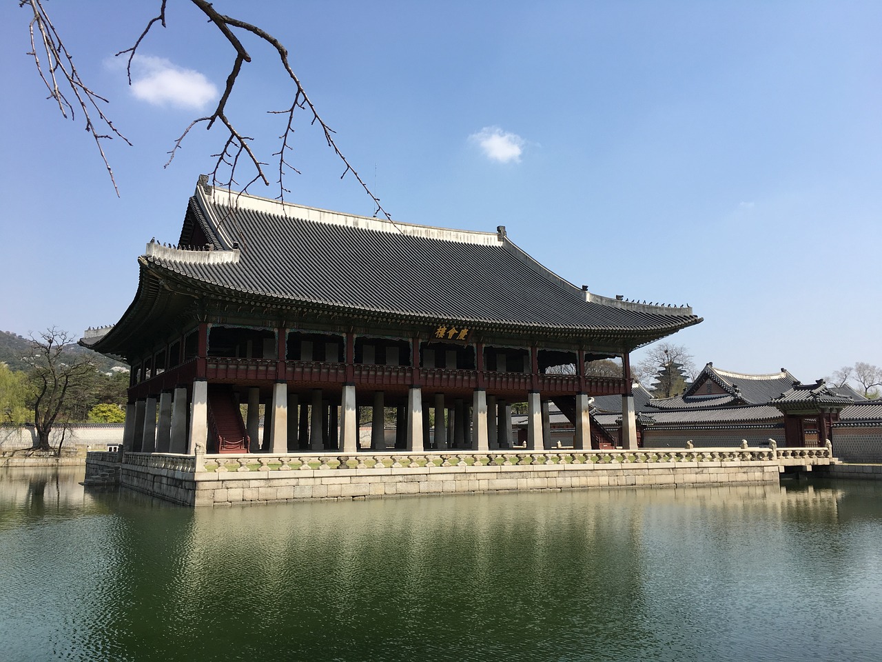 gyeongbok palace gyeonghoeru hanok free photo