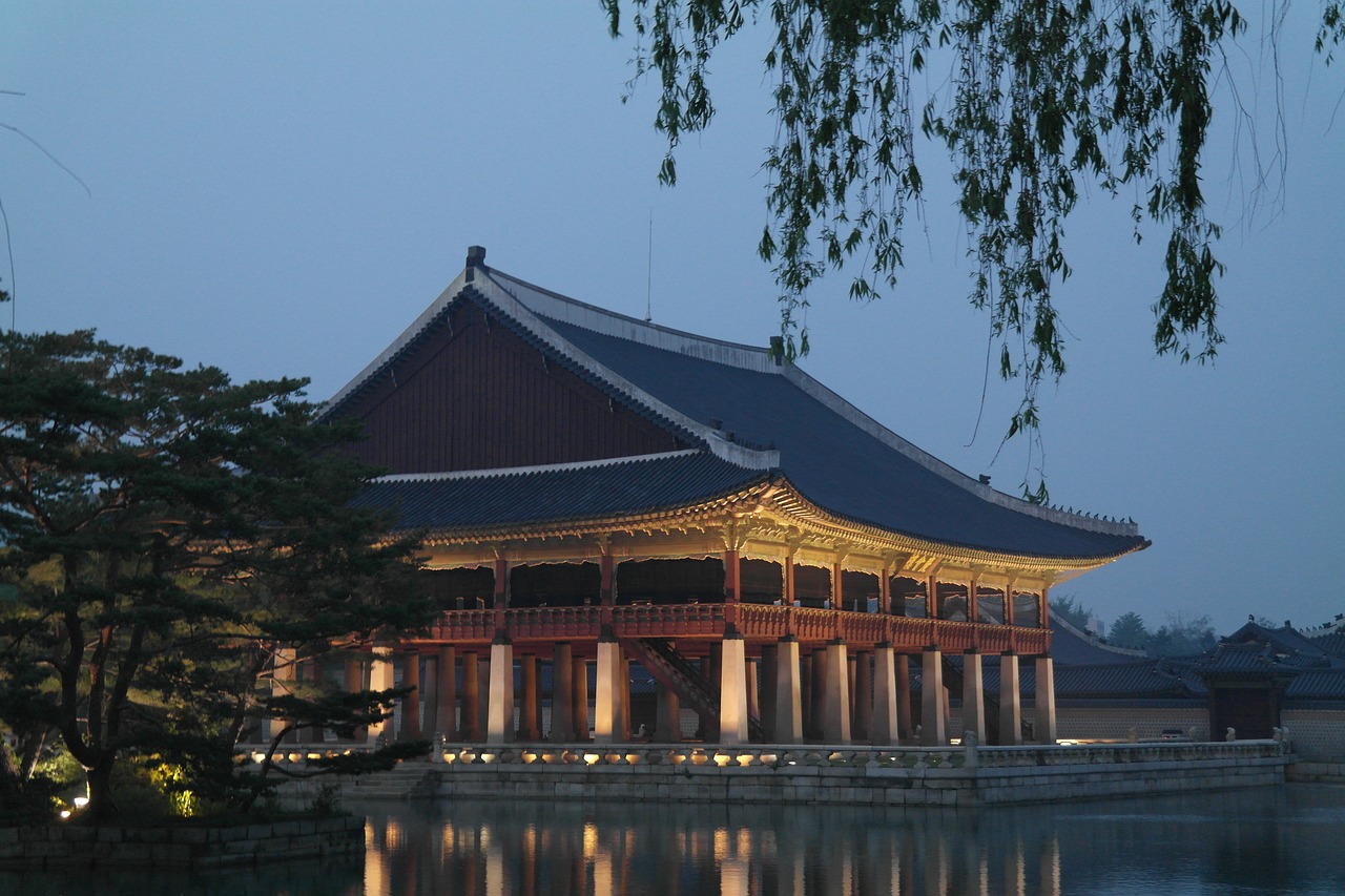 gyeongbok palace  palace  traditional free photo