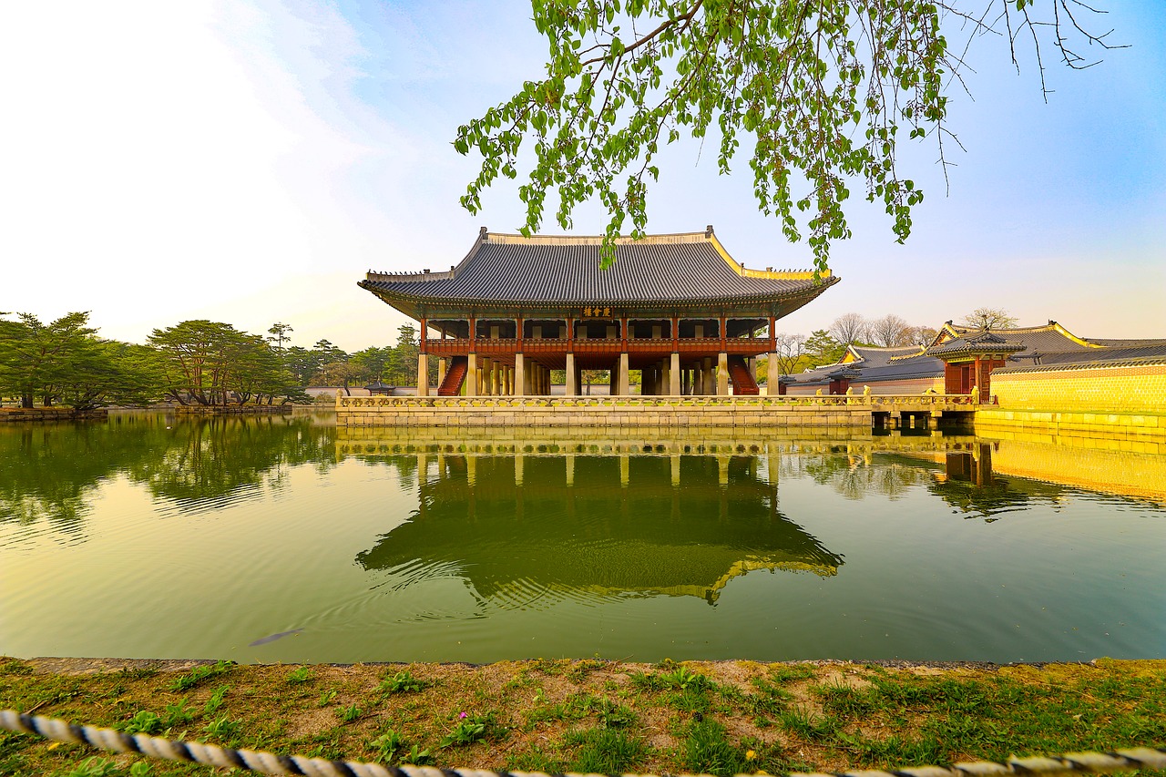 gyeongbok palace  gyeonghoeru  spring free photo