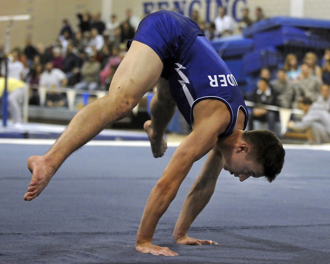 gymnastics male performance free photo