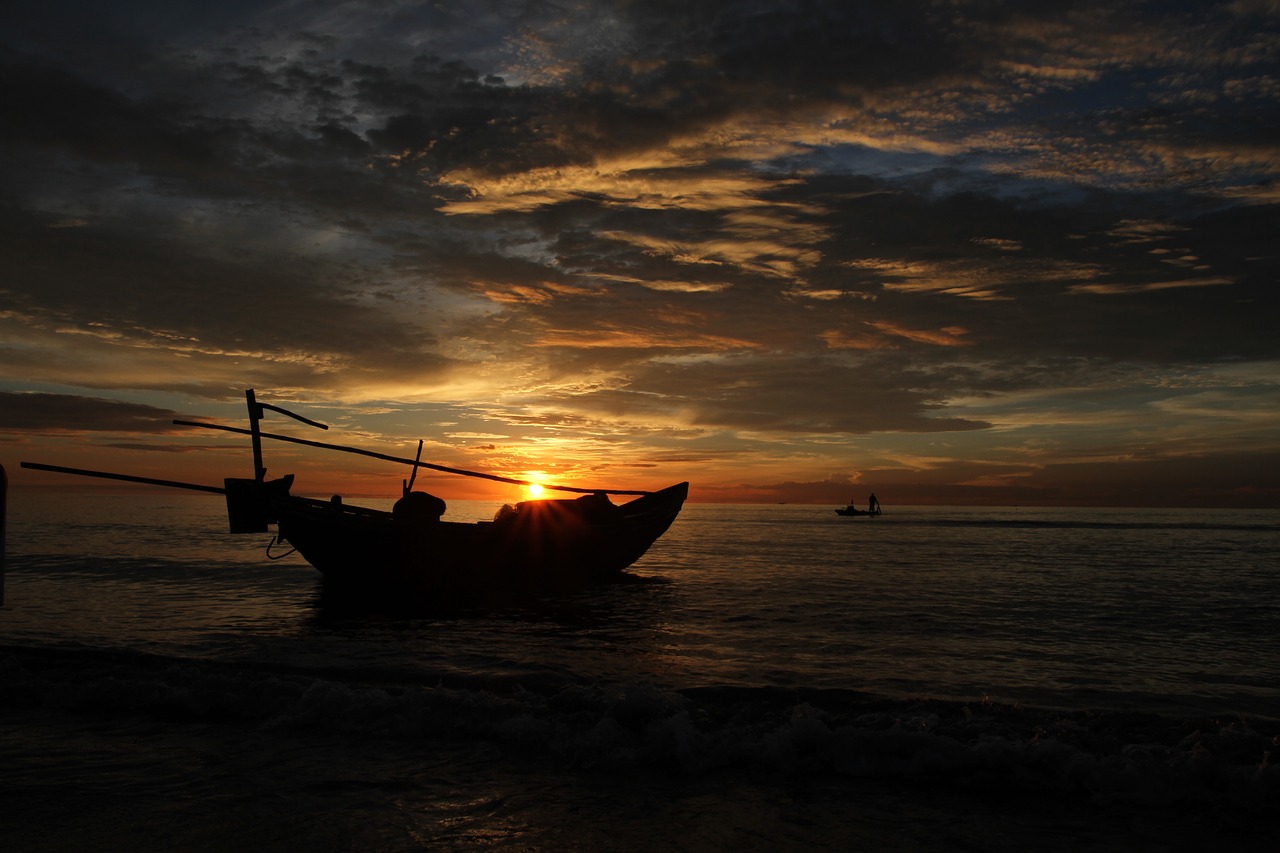 Hai hoa beach,vietnam,beach,sunrise,ocean - free image from needpix.com