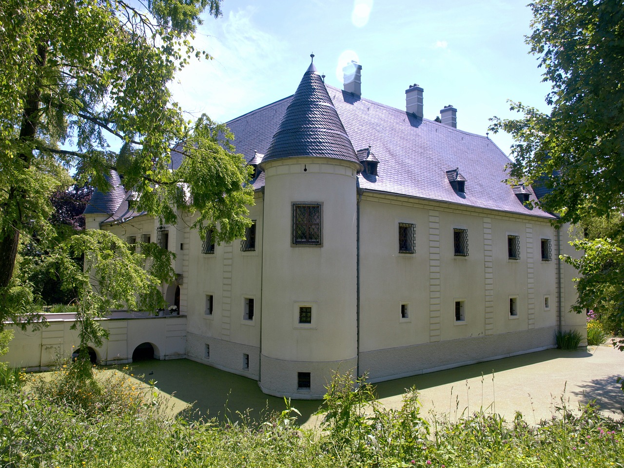 haidershofen moated castle palace free photo