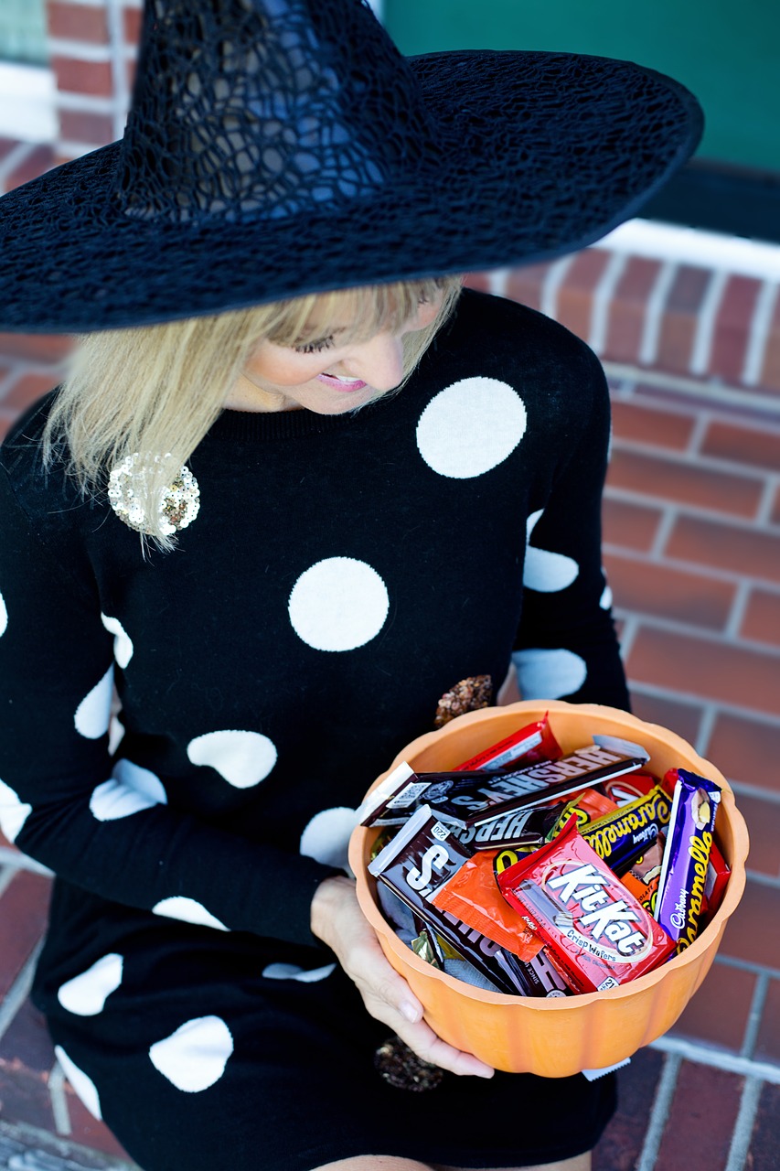 halloween  candy  trick-or-treat free photo
