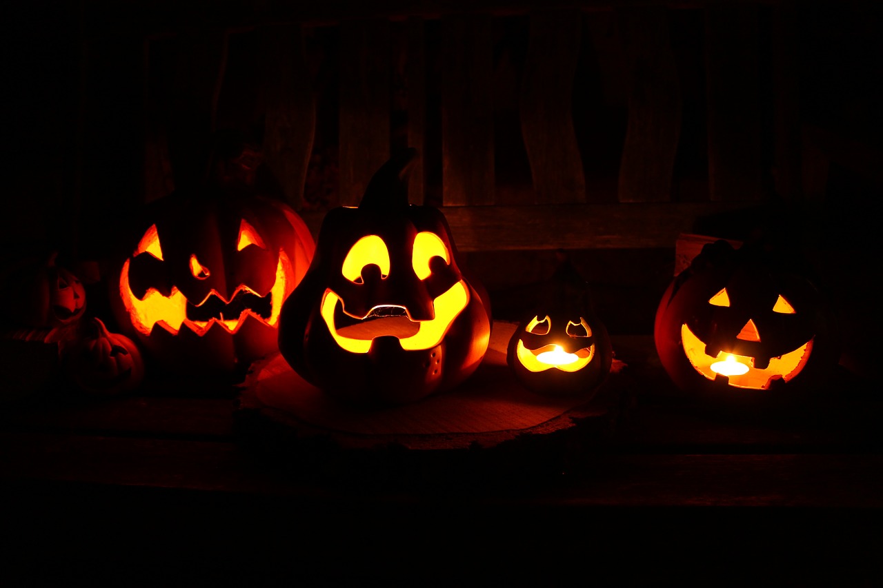 halloween  lanterns  pumpkin free photo