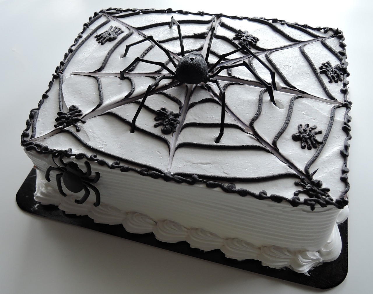 halloween cake spiders web free photo