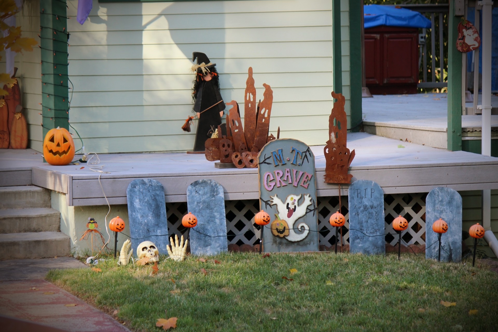 festive halloween decorations free photo