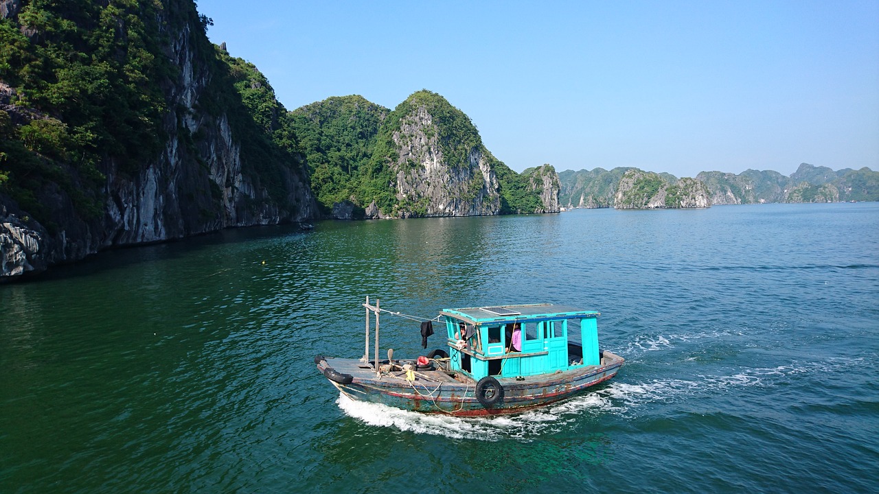 halong bay  ship  vietnam free photo
