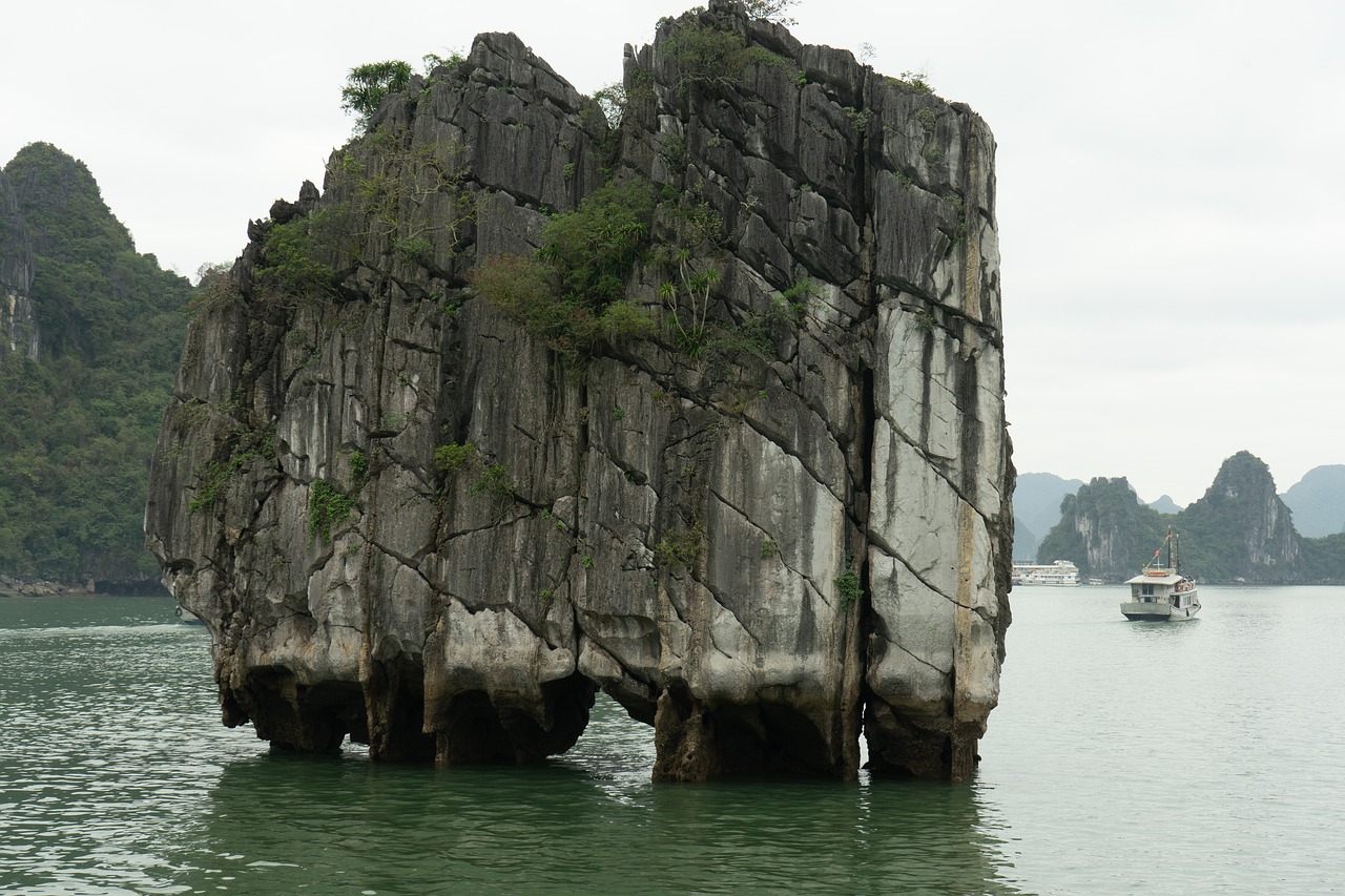 halong bay  rock  vietnam free photo