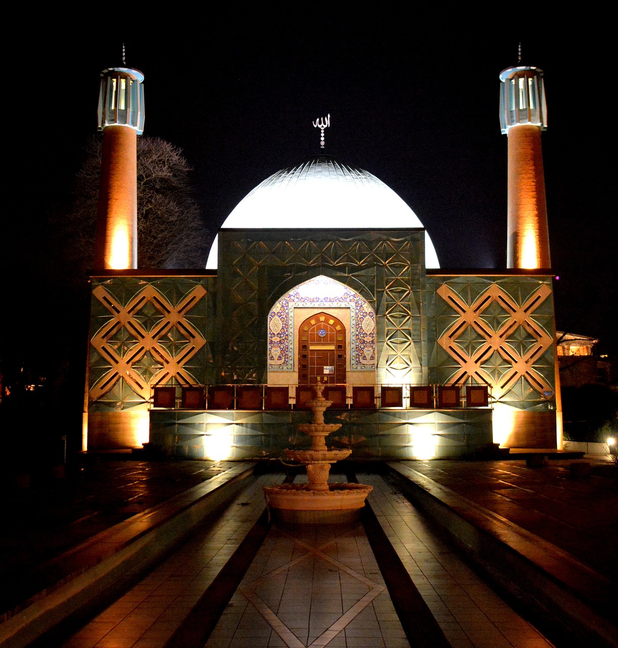 hamburg blue mosque on the alster free photo