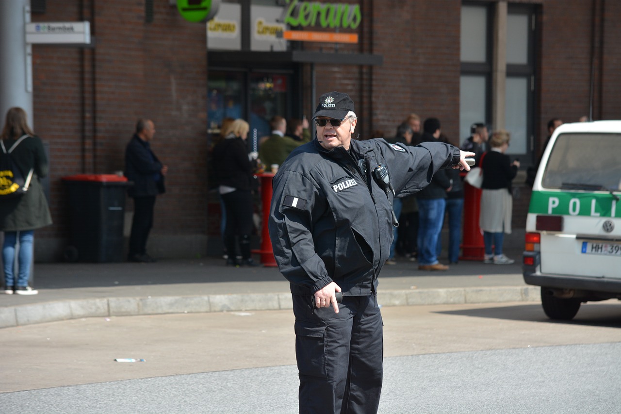 police hamburg 1 may free photo