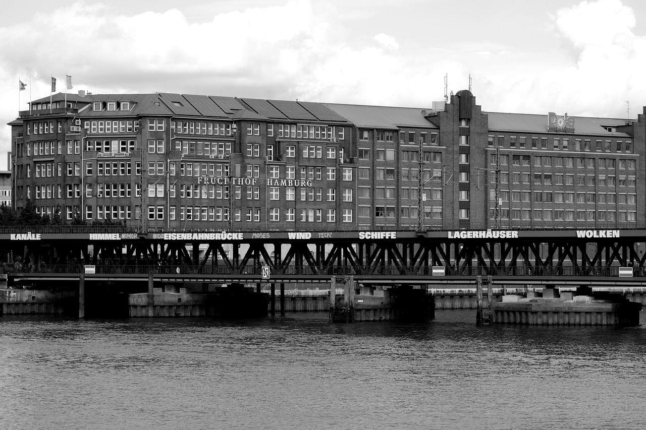 hamburg fruit and vegetable market bridge free photo