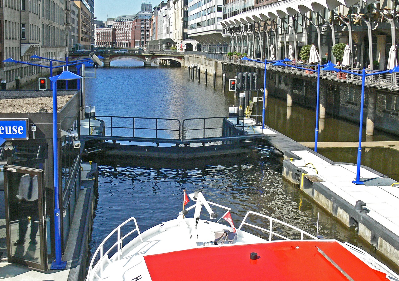 hamburg alster city hall lock free photo