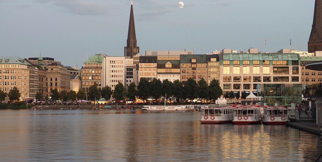 hamburg alster pleasure alster free photo